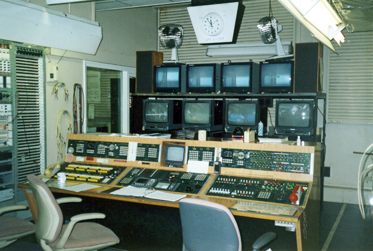 Centre desk and monitor stack